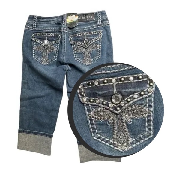 NWT La Idol Y2K Style Low Rise Capri Rhinestone Buttons Rivets Dark Wash Size 7 - Picture 1 of 14